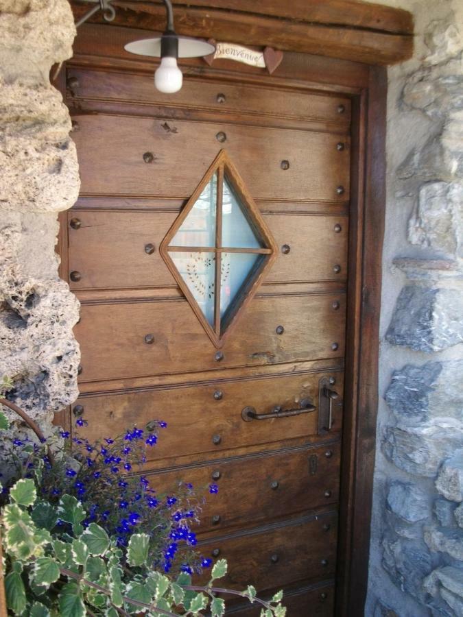 Le Petit Château de Vetan Saint-Pierre Extérieur photo