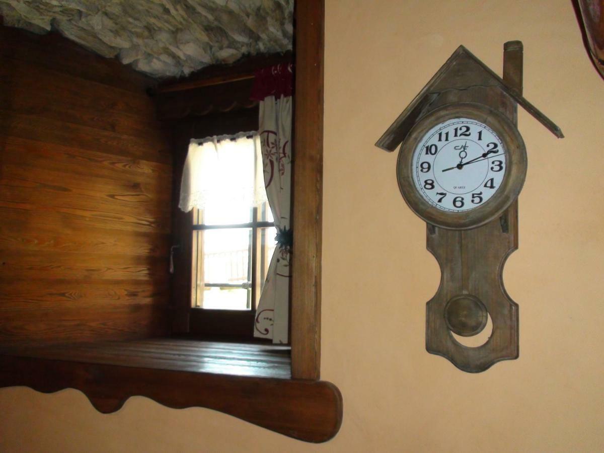 Le Petit Château de Vetan Saint-Pierre Extérieur photo