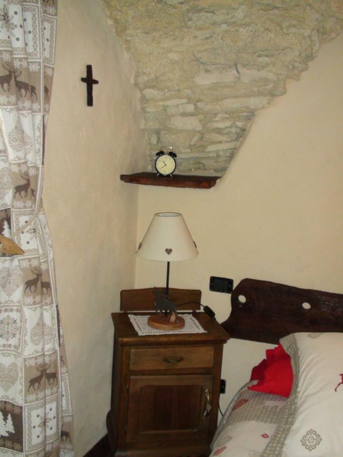 Le Petit Château de Vetan Saint-Pierre Extérieur photo